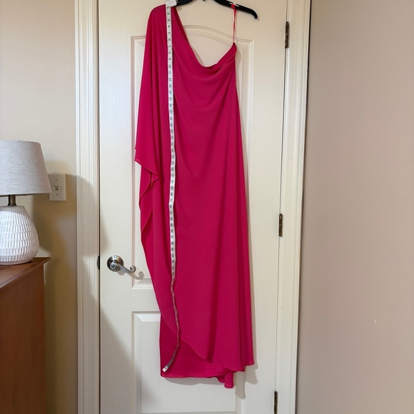 Elegant Pink One-Shoulder Dress - Picture 5 of 13